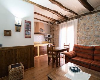 Casa del Agüelo: Bronchales Apartment (2 People) - Cella - Sala de estar