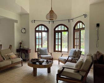 3-Bedroom Diriamba Farmhouse w/Free WiFi, Near Masaya Volcano National Park - Diriamba - Sala de estar