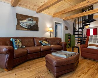 Awesome Lakefront House on West Point Lake in LaGrange, Ga - La Grange - Living room