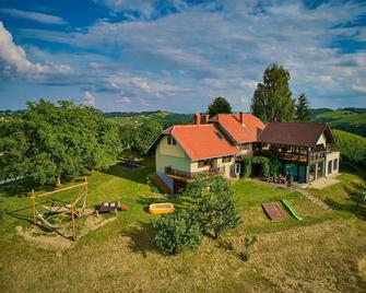 Secluded location with amazing 360° view, Holiday House Marijan with wine cellar - Ljutomer - Edificio