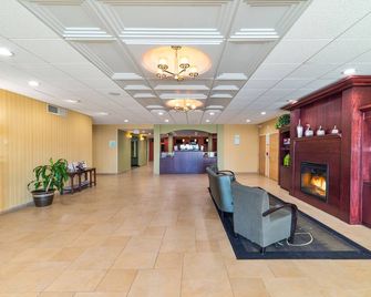 Days Inn by Wyndham Plattsburgh - Plattsburgh - Lobby