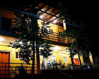 Jim's Castle Inn - Coron - Gebäude