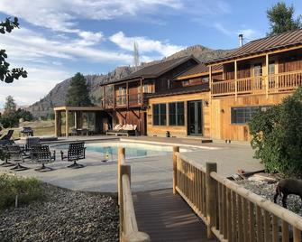 Fishing Lodge on Methow River with Pool and Hot Tub - Winthrop - Bazén