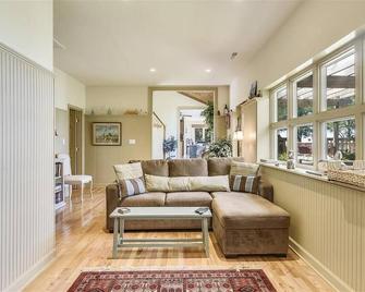 Clearview - Tilghman Island - Living room