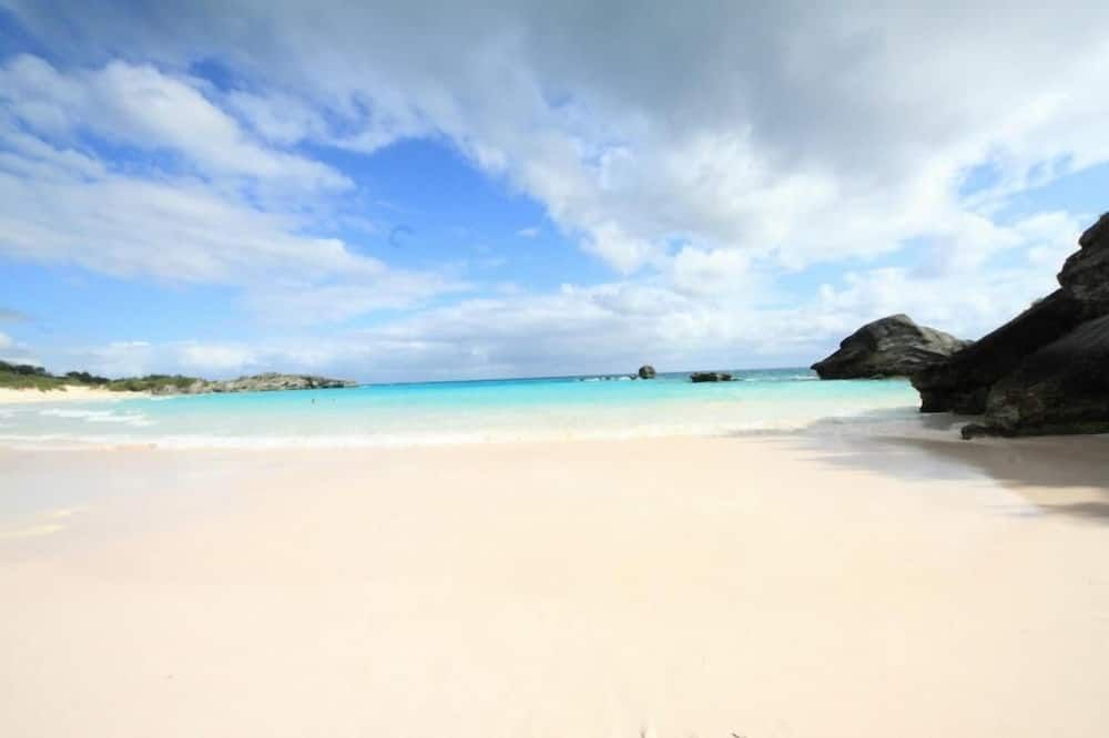 Your own private space on the Rock with Twizy charger - Mount Pleasant - شاطئ