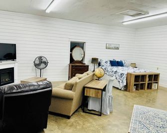 Escape to the peaceful, Cottage 3:12 at Suttle Ridge in Arkadelphia, AR - Arkadelphia
