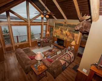 Stunning Adirondack Waterfront Home, Snowmobile Access, Private dock, Fire Pitt - Pittsburg - Sala de estar