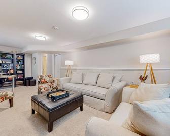 Rowandale - University Place - Living room