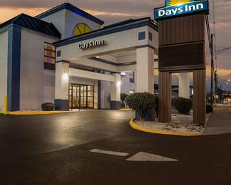 Days Inn by Wyndham Salem - Salem - Edificio