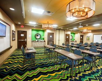 Holiday Inn Express & Suites Perry-National Fairground Area By IHG - Perry - Sala de reuniones