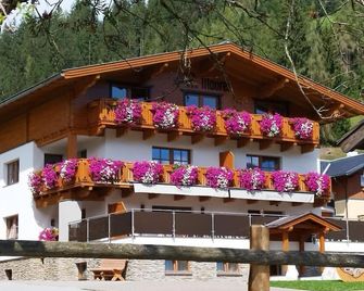 #9 Apartment Romantika - Landhaus Maurer - Wagrain - Building