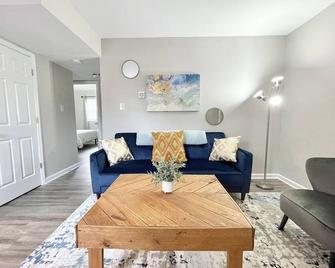 Durham Diggs Pet Friendly King Bed - Durham - Living room