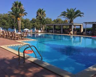 Hotel Oasis - Kyparissia - Pool