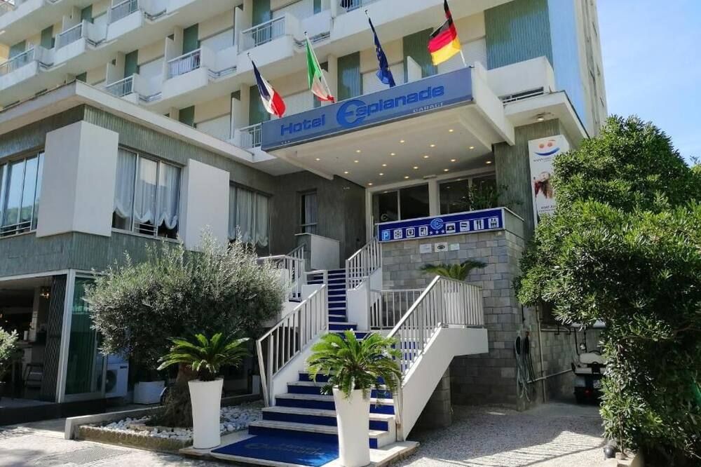 هوتل إسبلانادي - سسيناتيكو - مبنى