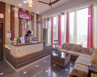 OYO 84352 Rudra Hotel - Nārnaul - Recepción