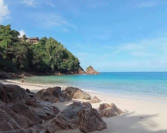 Naiyang Beach Hotel - Sakhu - חוף