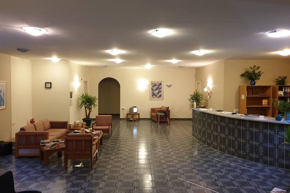 Amfitriti Hotel & Studios