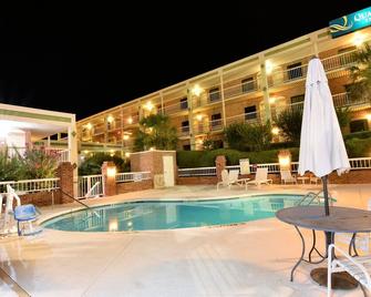 Rodeway Inn Harbison Area - Columbia - Pool