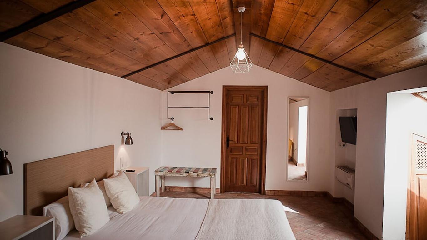 Frenteabastos Hostel & Suites
