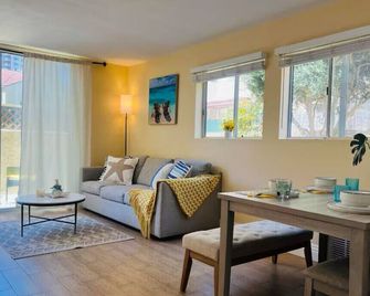 Modern 1BR/1BA Getaway in Central San Diego – Walk to Zoo, Balboa Park & Dining - سان دييغو - غرفة معيشة