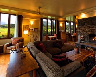 Hapuku Lodge & Tree Houses - Kaikoura - Living room