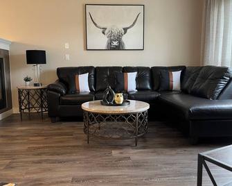 2 bedroom upper level home in Grande Prairie - Grande Prairie - Sala de estar