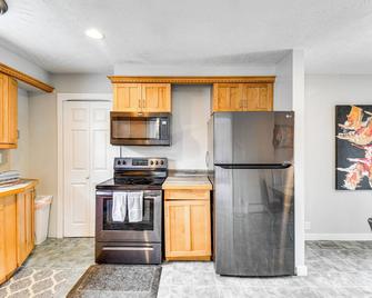 Seneca Falls Apartment about 3 Mi to Cayuga State Park - Seneca Falls - Кухня