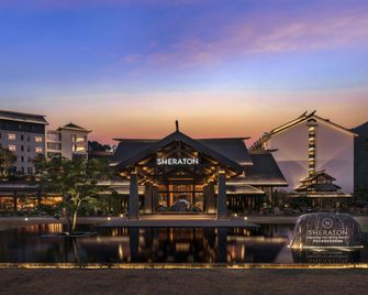 Sheraton Maoming Hot Spring Resort - Maoming - Edificio
