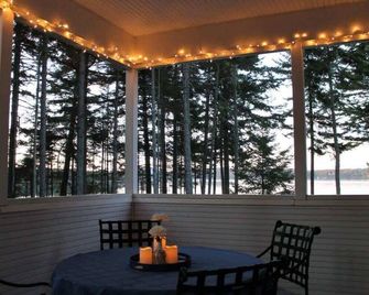 Couples Cove Cottage - Hancock - Patio