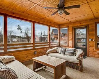 Luxe - New Lisbon Cabin - New Lisbon - Living room