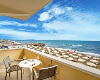 Hotel Miramare - Latina - Balkón