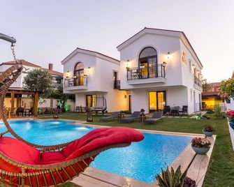 Juliet Alacati - Ildir - Piscina