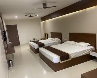 The Palm Resort - Bhīlwāra - Bedroom