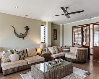 Villa Sangiovese - Unit One - 1-2 Heath Street - Evans Head - Sala de estar