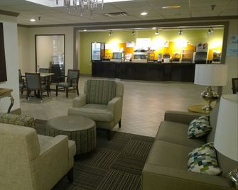 Holiday Inn Express & Suites Fayetteville-Univ Of Ar Area By IHG - Fayetteville - Κτίριο