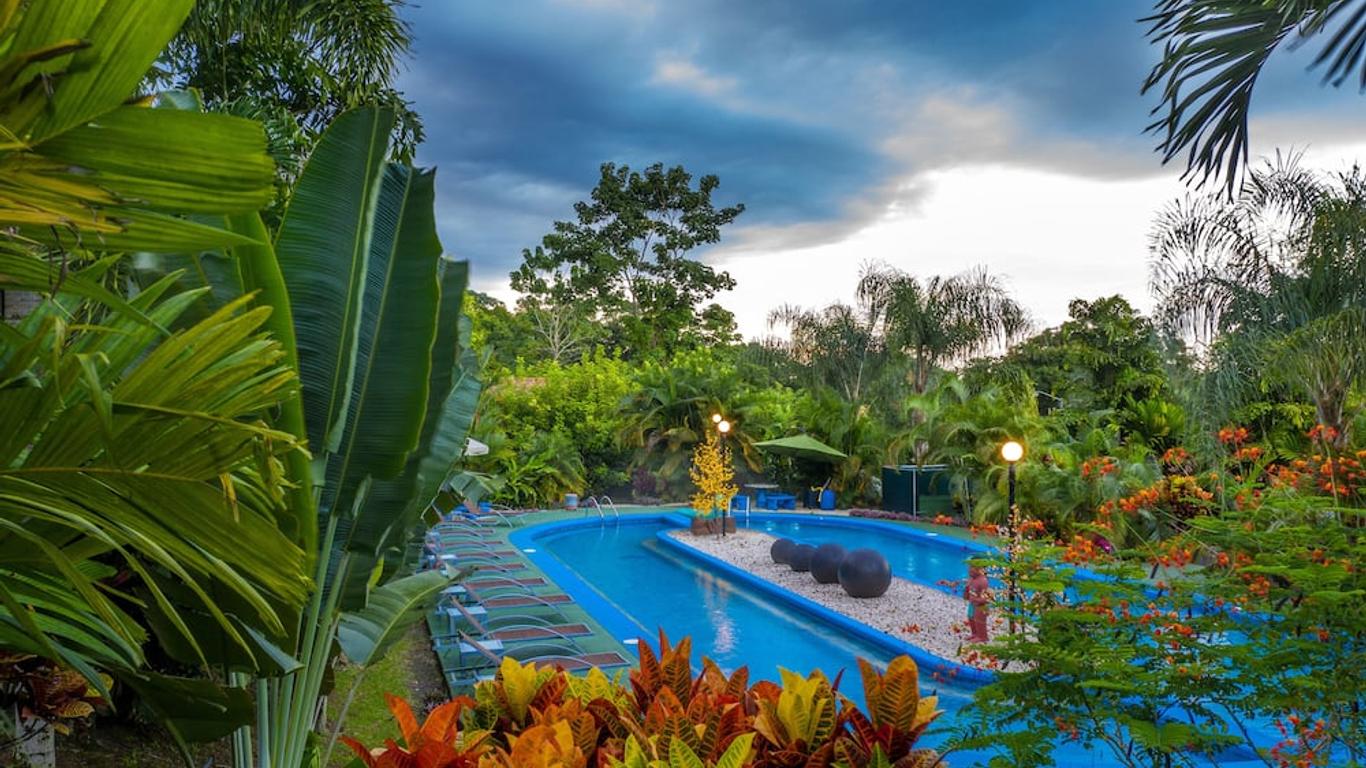 هوتل هيليكونياس نيتشر إن آند هوت سبرينجز