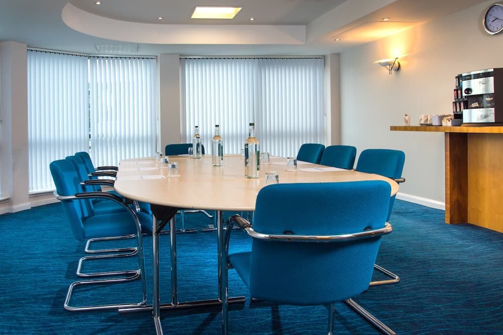Holiday Inn Express Hemel Hempstead By IHG - המל המפסטד - חדר ישיבות