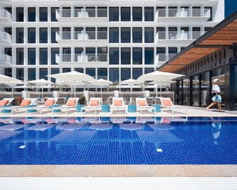 The Johnson Brisbane - Art Series - Brisbane - Pool