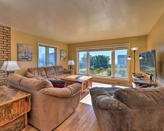 'east of the Sun' Beachside Apartment w/ Deck! - Emerald Isle - Sala de estar