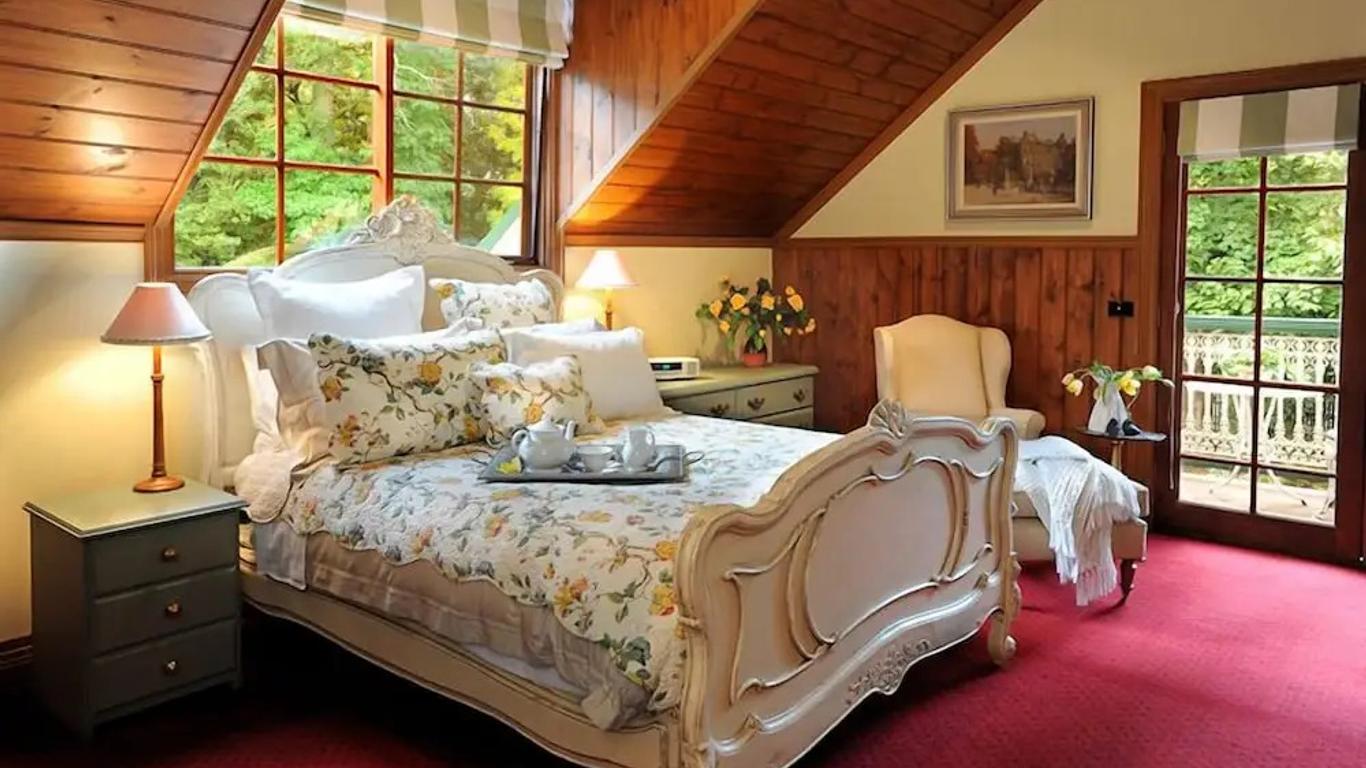 Mary Cards Coach House