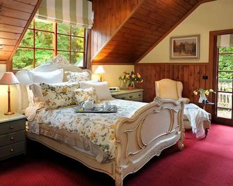 Mary Cards Coach House - Olinda - Bedroom