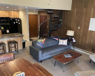 Ski condo close to multiple resorts - Mendon - Вітальня