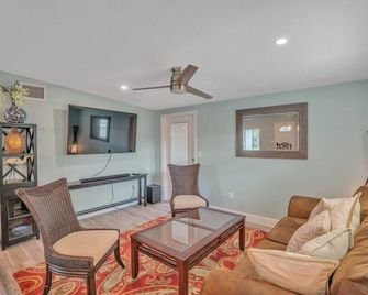 Private Cozy Sarasota Home home - Sarasota - Wohnzimmer