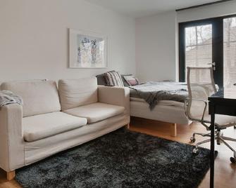 Modern townhouse on Arlanda - Stockholm metro line - Sollentuna - Salon