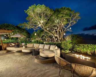 سيكريتس باهيا ميتا سورف آند سبا - ٔدالتس ٔونل -سعامامل جميع الخدمات - بورتو فولارتا - شرفة مرصوفة