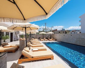 Hotel Kroi - Ksamil - Pool