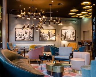 موتيل وان إسن - ايسن - ردهة