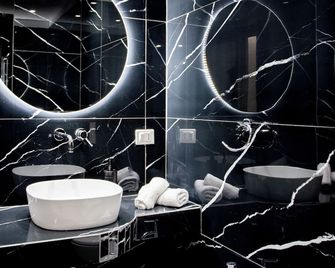 Alexander House Hotel - San Ferdinando - Bathroom