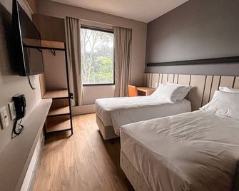 Plaza Hotel & Boulevard Convention - Vale dos Vinhedos - Garibaldi - Quarto