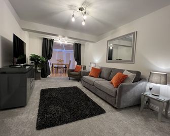 Cotswold apartment with private parking! - Stow-on-the-Wold - Pokój dzienny